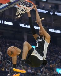  文班亚马盖帽三双震惊联盟  