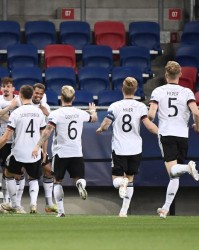  摩纳哥青训新星崛起，十七岁小将首秀破门  