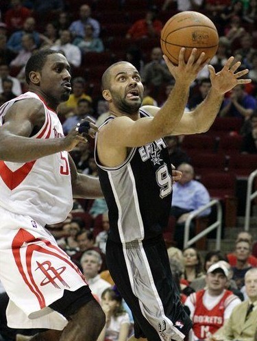  马刺约翰逊末节爆发，险胜火箭避免横扫命运